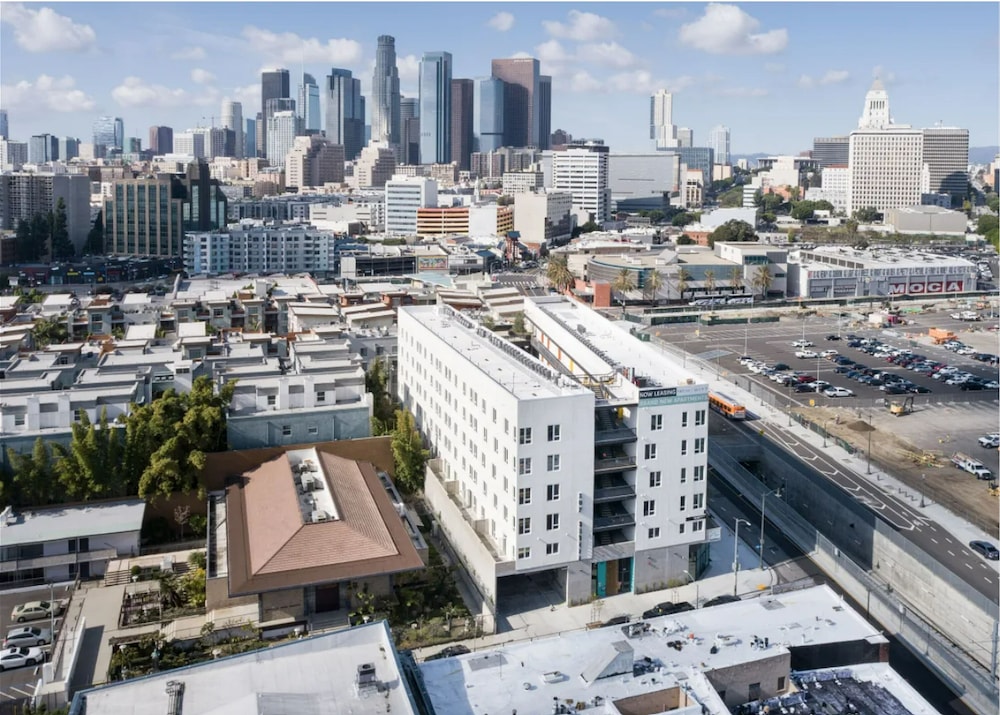 StaysPro - Cityscape Luxury Rental Homes in the Heart of Los Angeles - Image 1