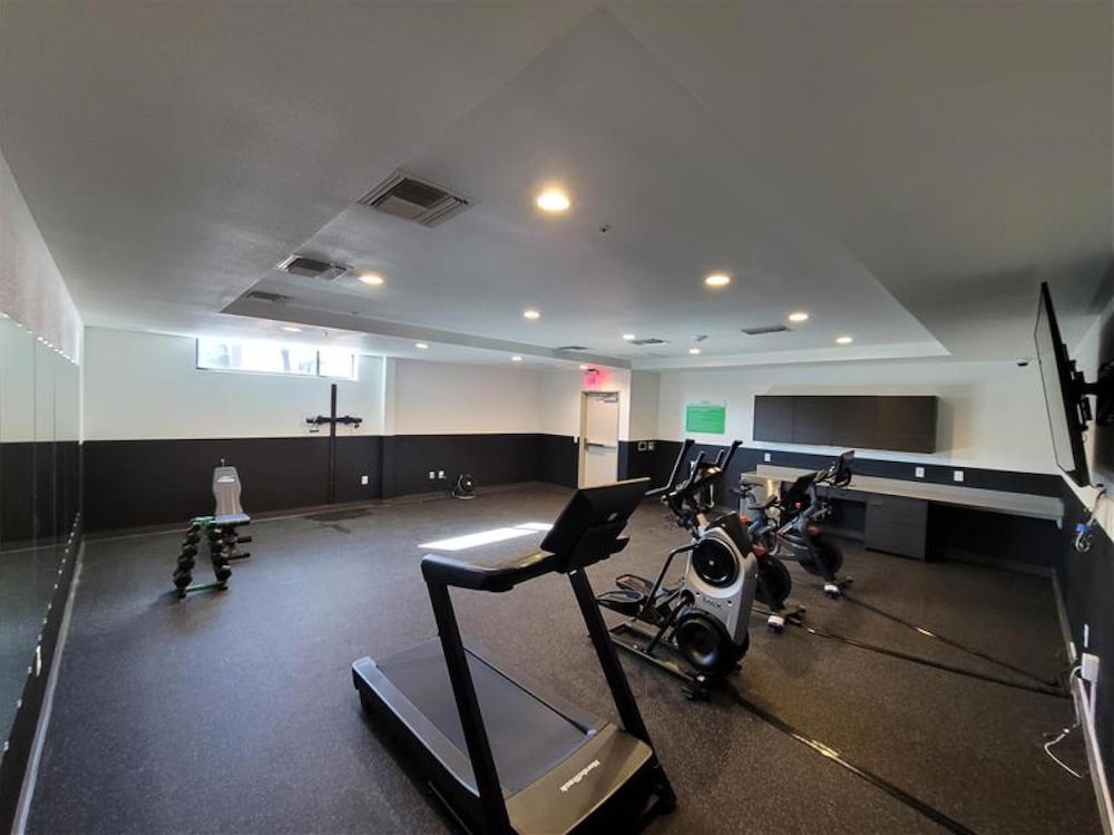 Prime East Downtown Studio w gym Washer Dryer