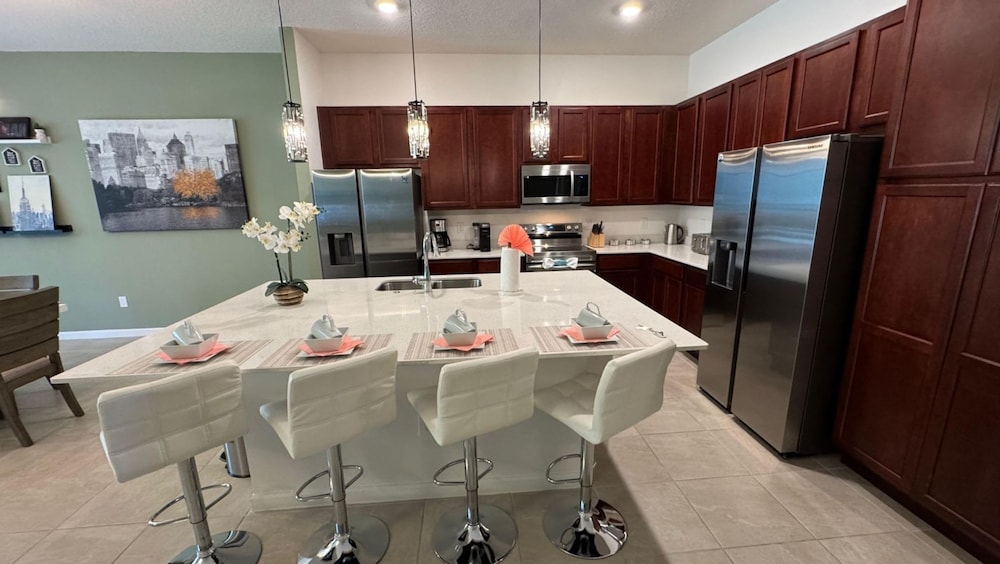Family Friendly 12bd w Jacuzzi Veranda Palms 4401