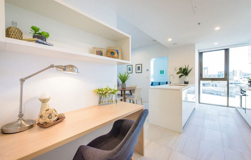 2BR Food Drink Hub Pool Balcony Gym Rooftop