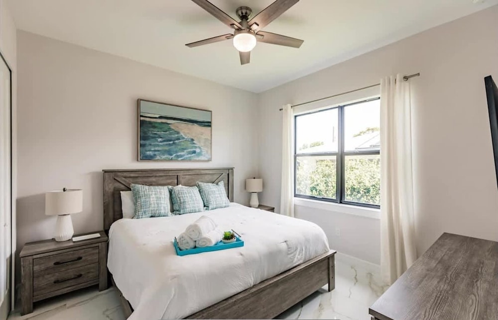 Exquisite Vanderbilt Beach Luxury Getaway