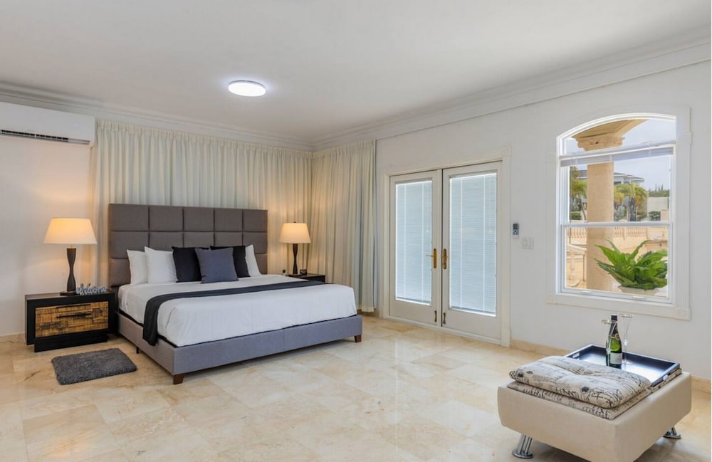 NEW Premium Luxury 2BR 3BA Pool House