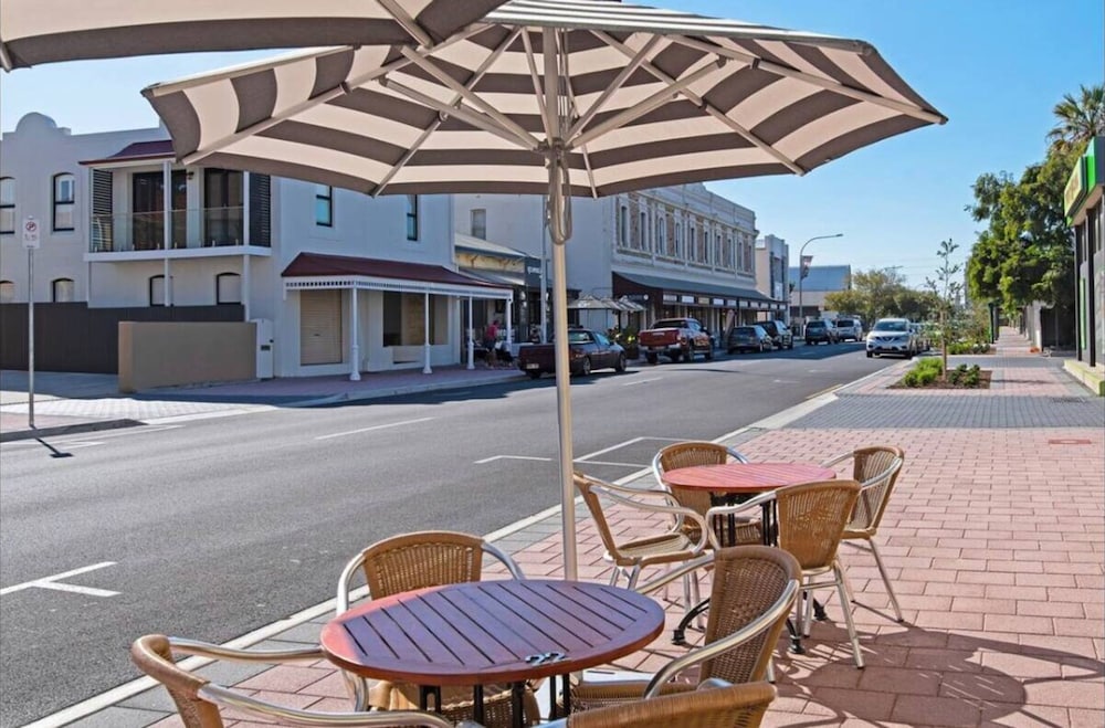 Lovely Beachside Largs Bay