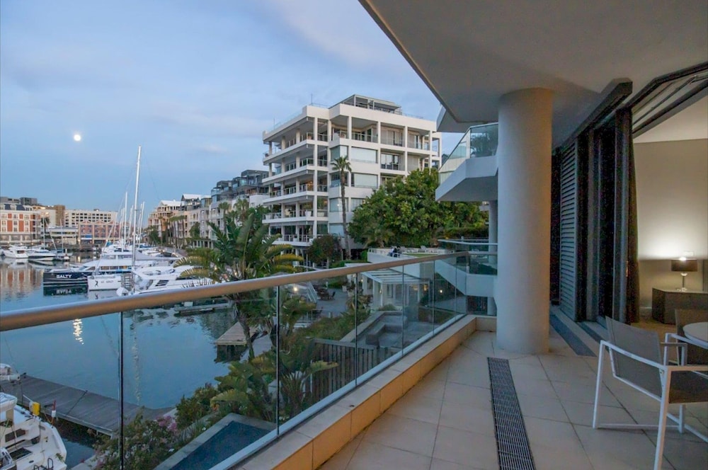 Executive Yacht View One Bedroom Marina Apartment - 206