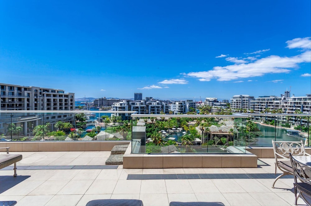 The Marina Family Penthouse - 704