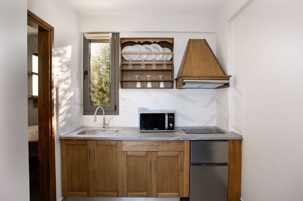 Eneos Boutique Residence - Koroni Garden Gem
