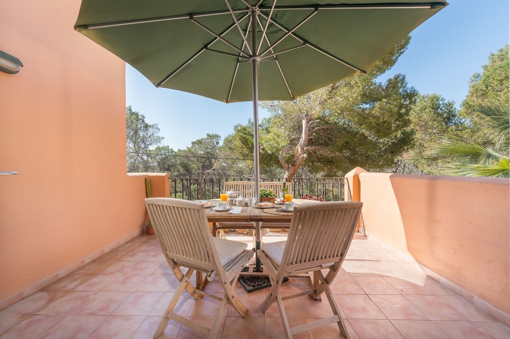 Burgit in Santa y With 2 Bedrooms and 1 Bathrooms view 2