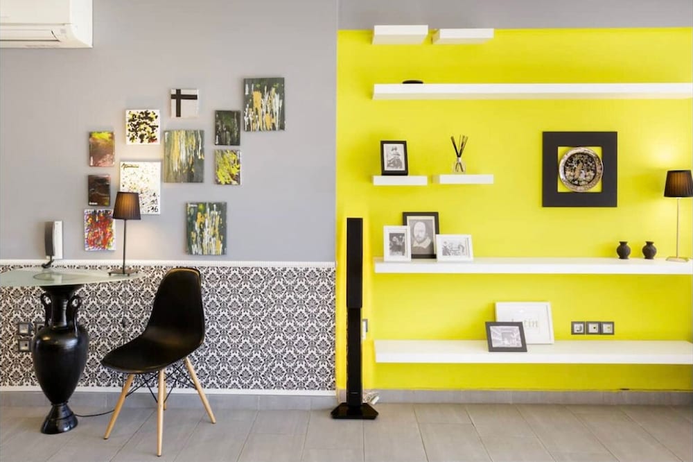 Stylish Boutique Loft With Private Balcony