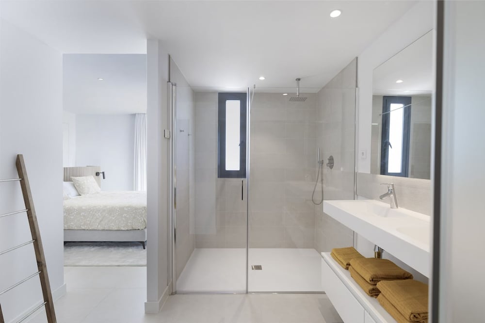 Exclusive 3-bedroom Apartment in Higueron