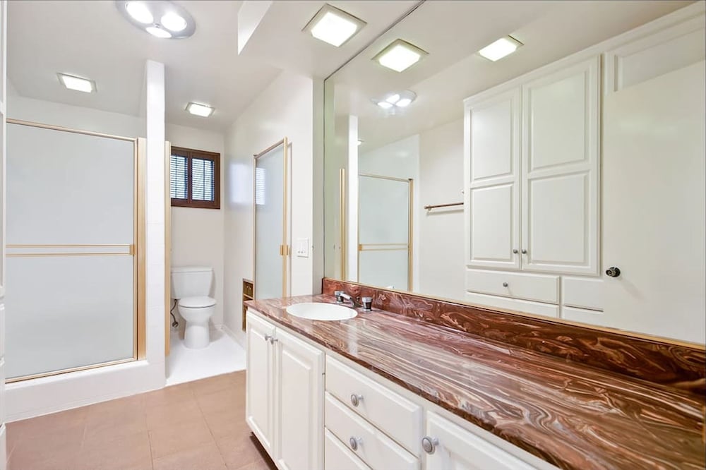Pacific Dreams at Woodland Hills Distinguished 8 Br 6 5 BA Residence With Pool and Spa Sleeps 16
