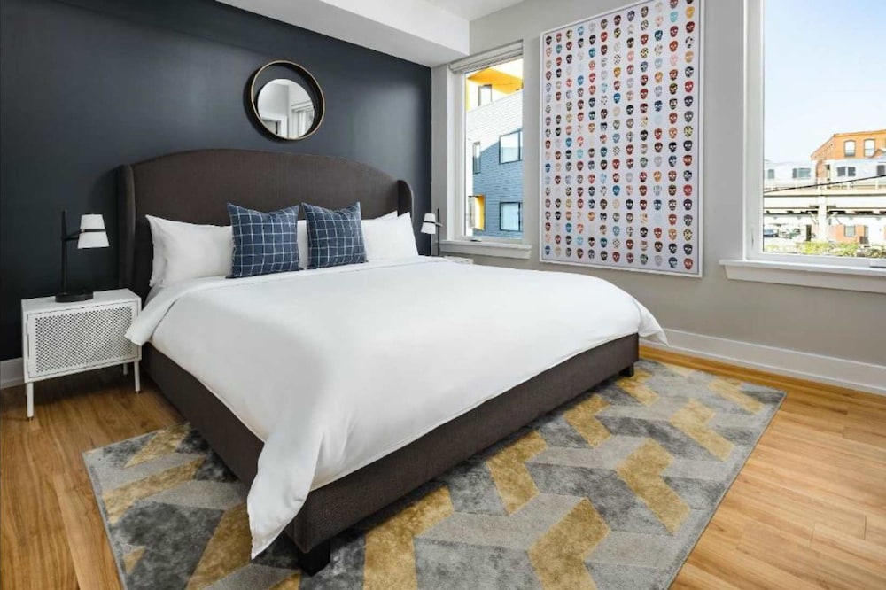 Cozy Art-filled Fishtown Home