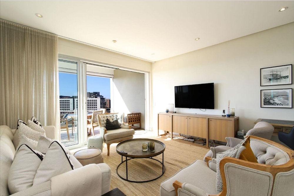 Canal View Two Bedroom Luxury Apartment - 610