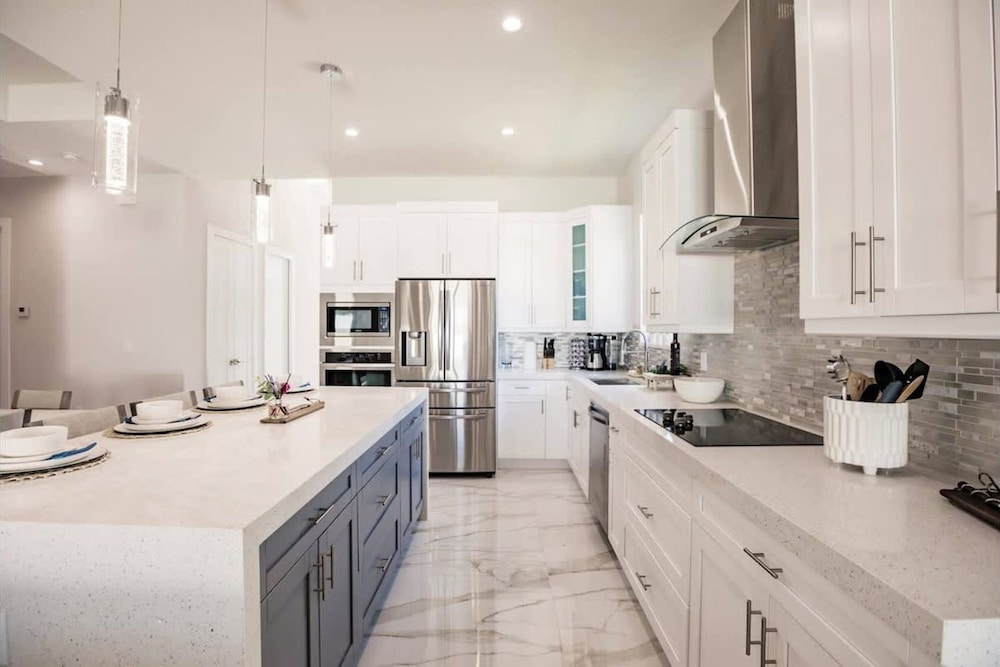 Exquisite Vanderbilt Beach Luxury Getaway