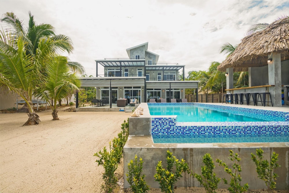 Conmigos 3 Bedroom Condo - Unit 1