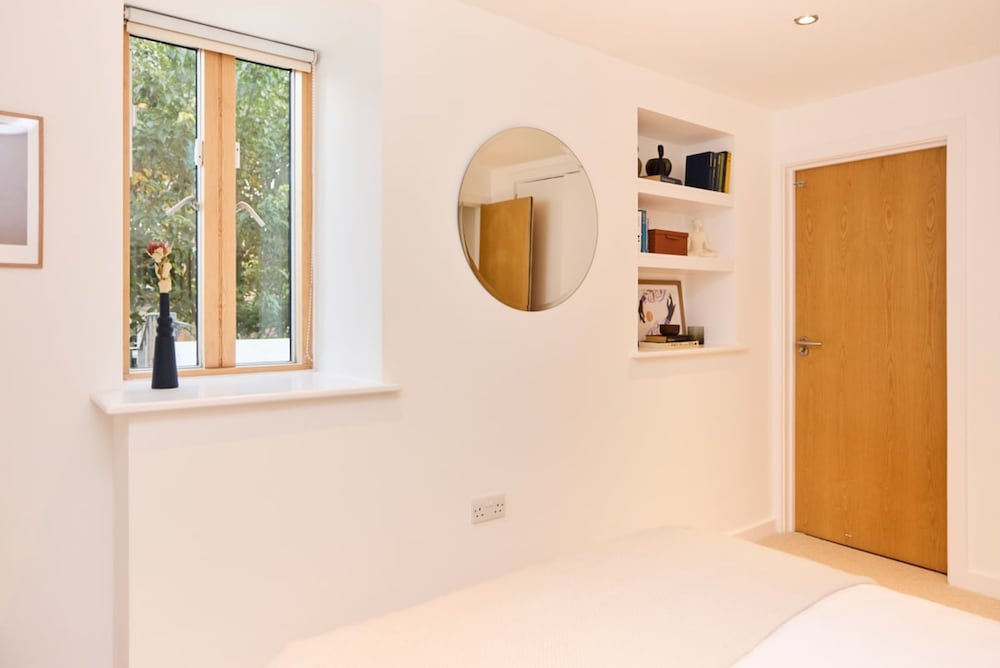 The Gwendolen Place - Contemporary 2bdr Flat w Terrace Balcony