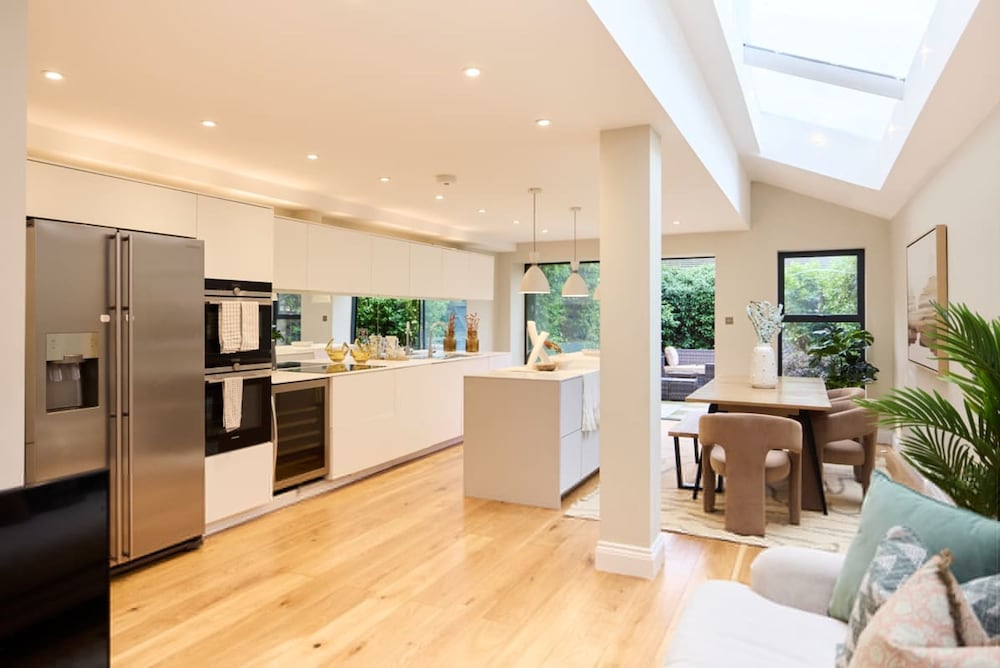 The Latimer Wonder - Stunning 5bdr House With Garden
