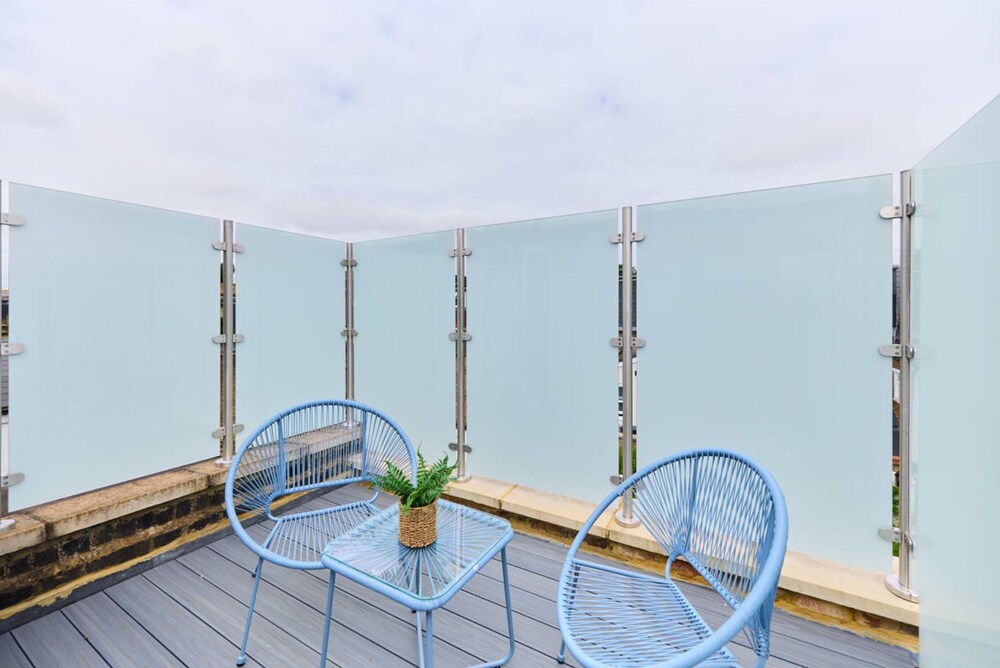 The Shepherd s Bush Wonder - Trendy 4bdr Home With Garden Terrace