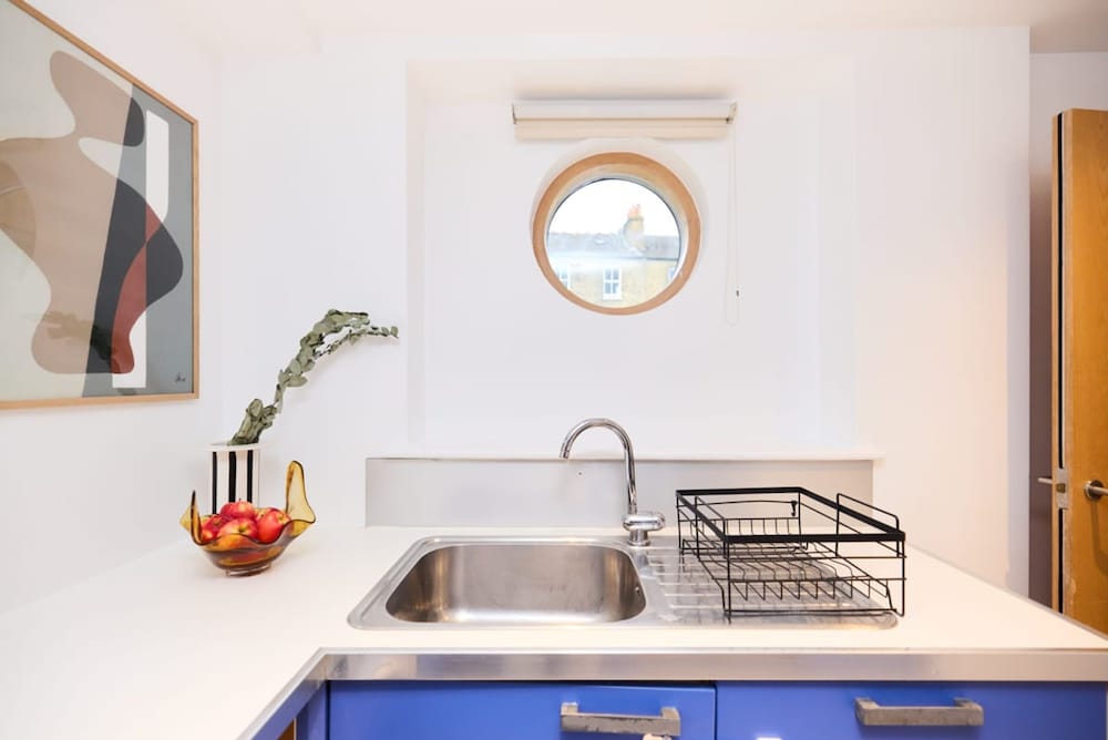 The Gwendolen Place - Contemporary 2bdr Flat w Terrace Balcony