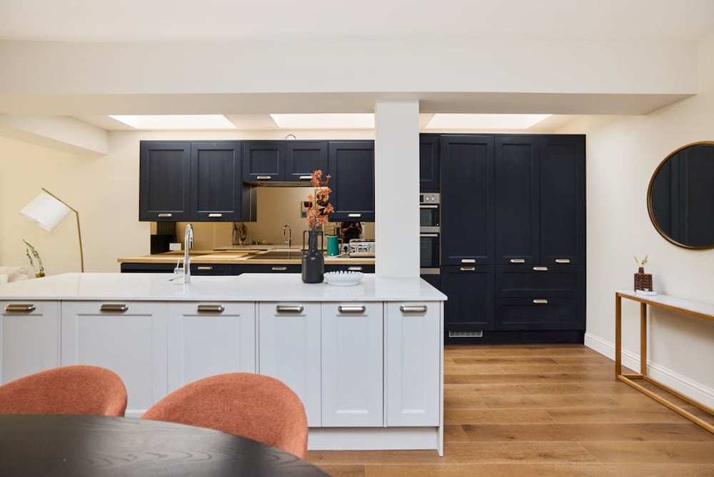 The Brondesbury Park - Sparkling 3bdr Flat With Garden