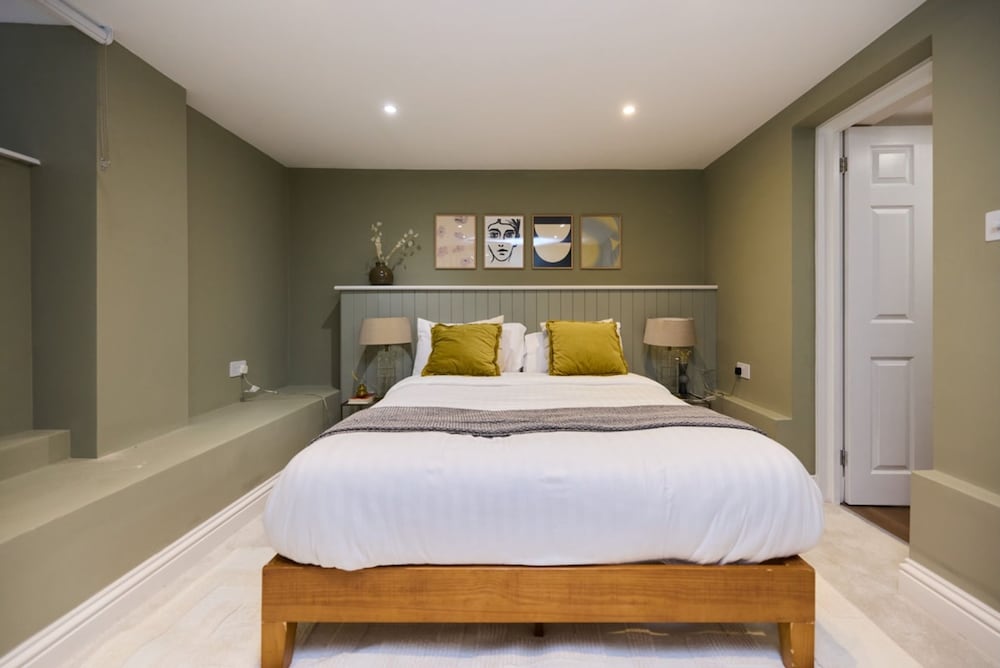 The Brondesbury Park - Sparkling 3bdr Flat With Garden