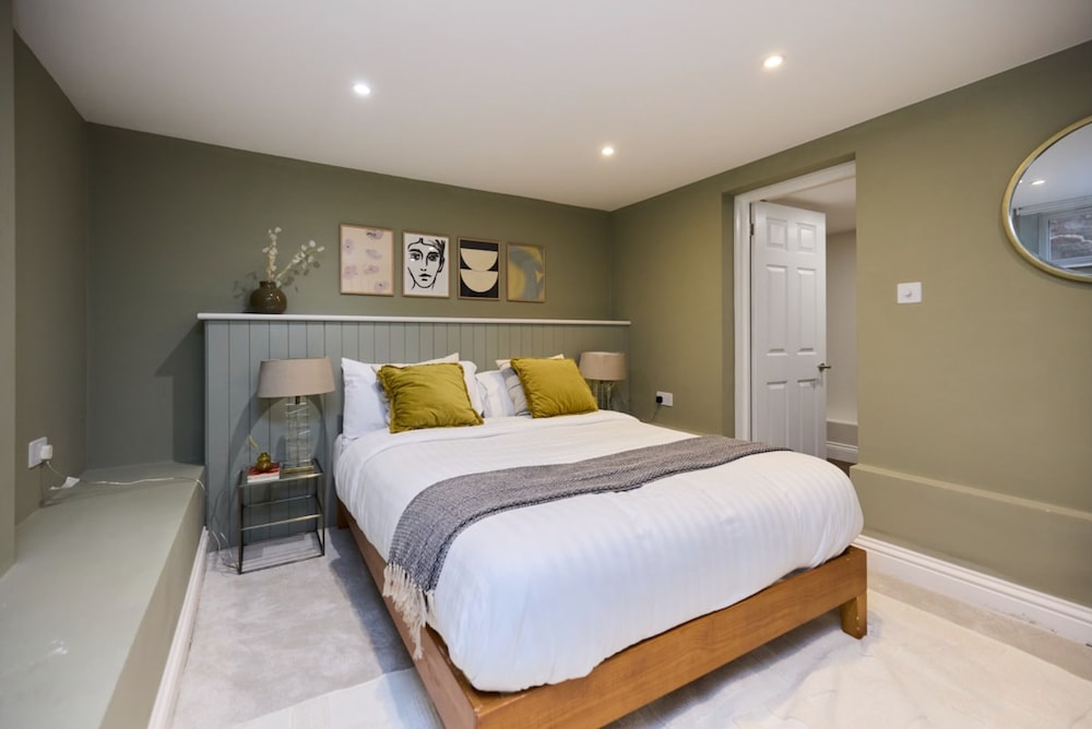 The Brondesbury Park - Sparkling 3bdr Flat With Garden