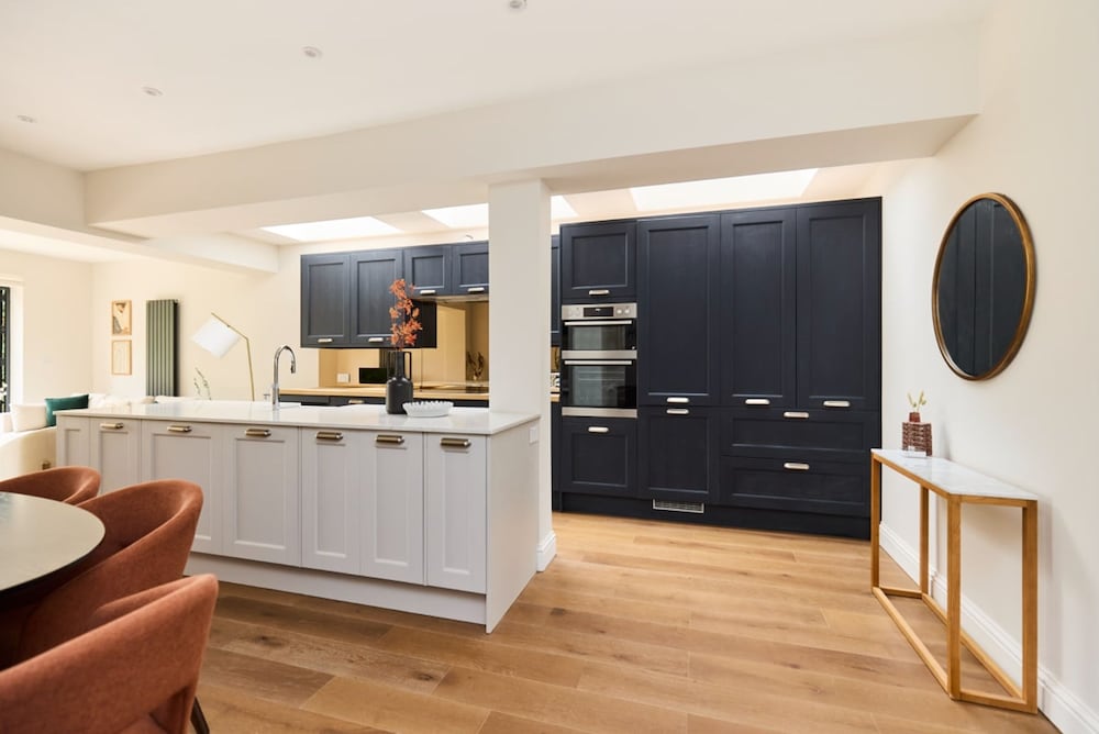 The Brondesbury Park - Sparkling 3bdr Flat With Garden