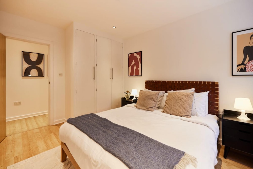The Putney Escape - Trendy 2bdr Flat With Terrace Parking