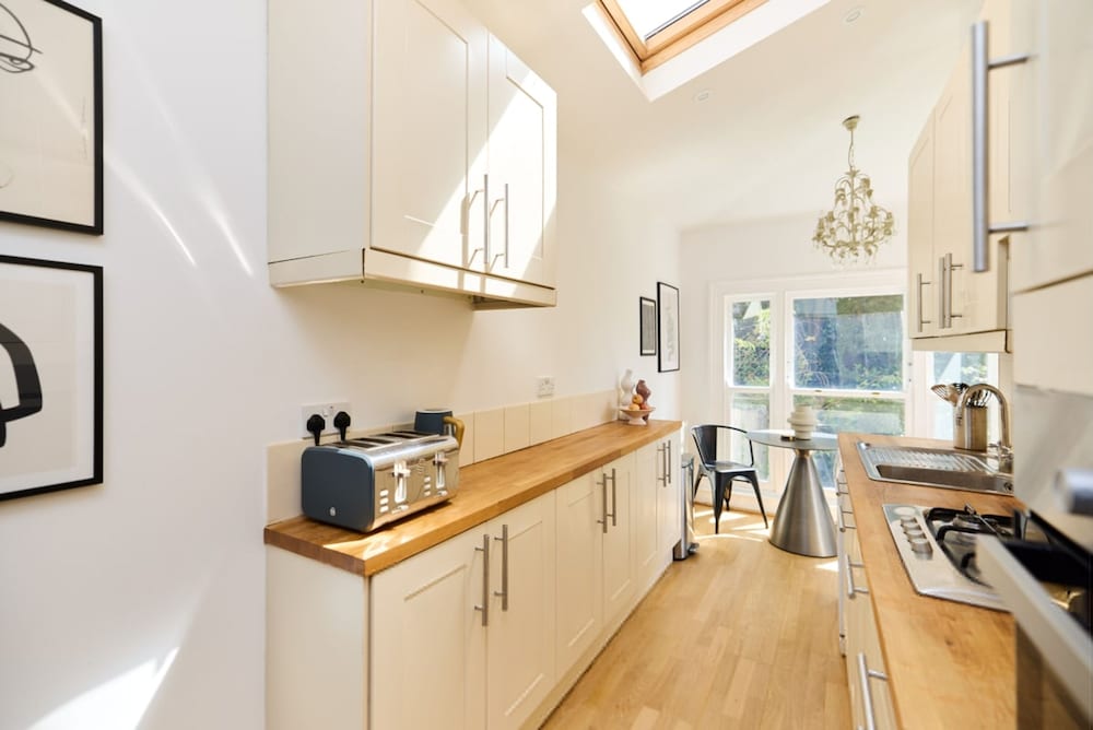 The West Hill Place - Dazzling 2bdr Flat