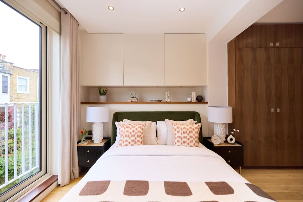 The Kensington Palace Hideout - Homely 5bdr House With Patio and Balcony