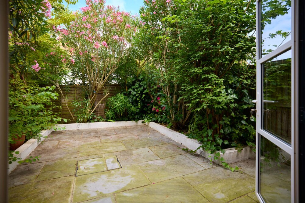 The Shepherd s Bush Wonder - Trendy 4bdr Home With Garden Terrace