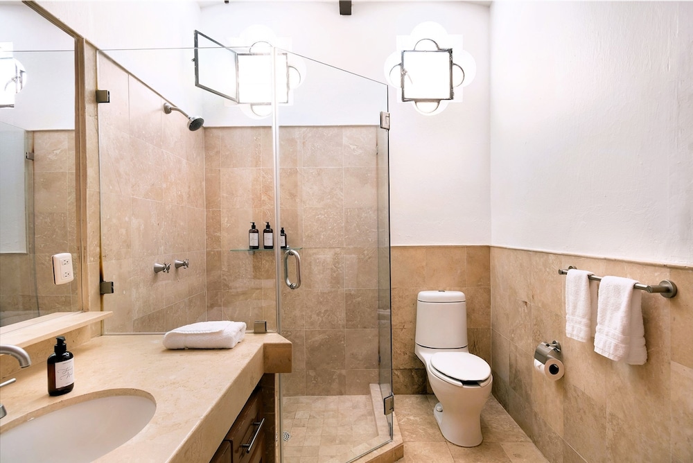 Anana Rancho San Rafael Pool and Lake Views