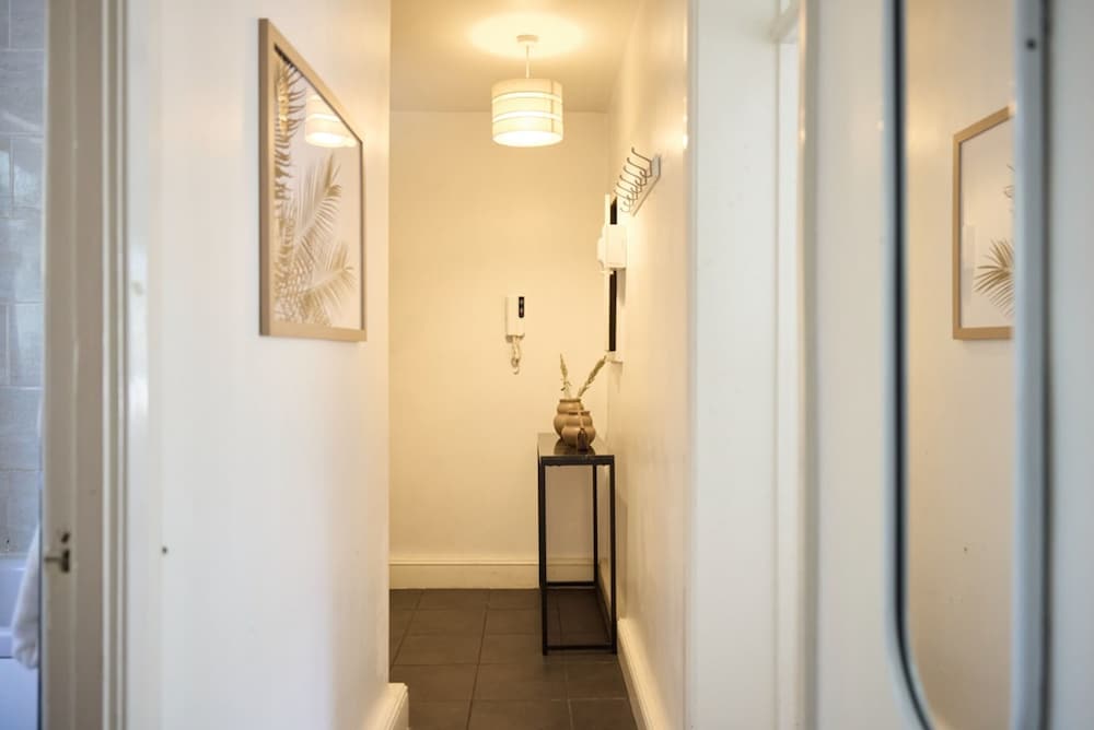 The Holloway Place - Modern 1bdr Flat With Balcony