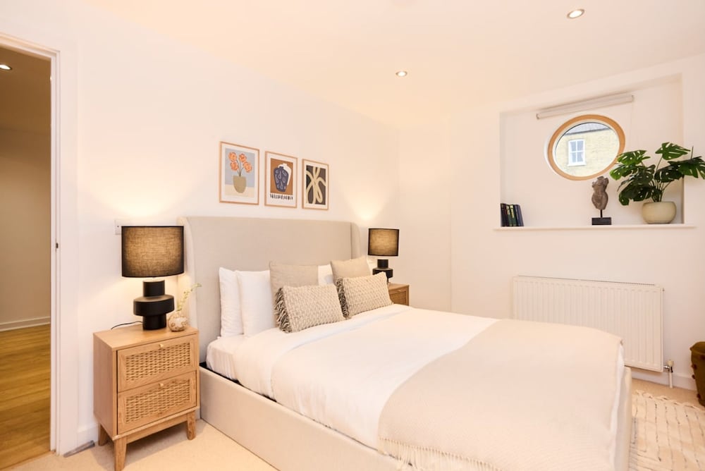 The Gwendolen Place - Contemporary 2bdr Flat w Terrace Balcony