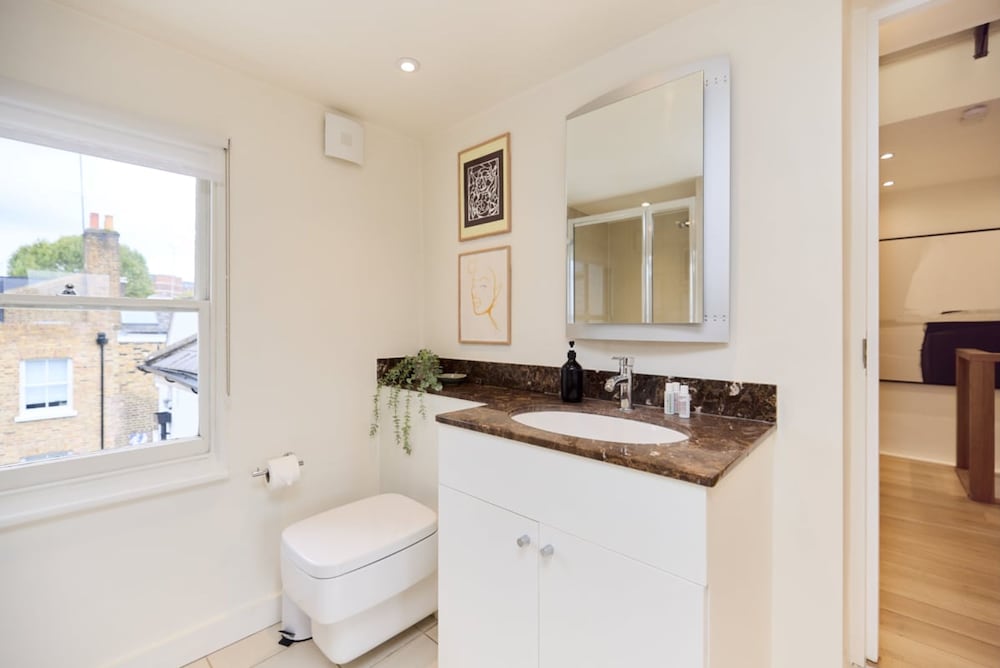 The Kensington Palace Hideout - Homely 5bdr House With Patio and Balcony