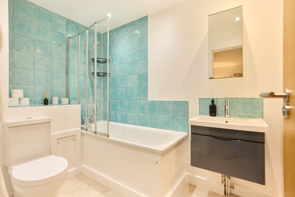 The Gwendolen Place - Contemporary 2bdr Flat w Terrace Balcony