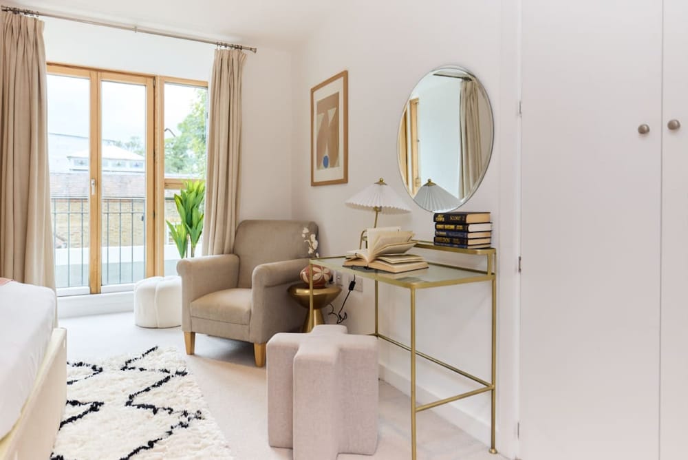 The Gwendolen Retreat - Inviting 2bdr Apartment With Balcony