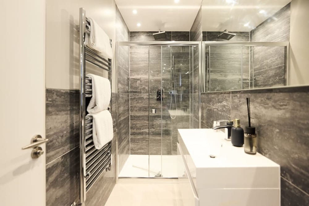 The Latimer Wonder - Stunning 5bdr House With Garden