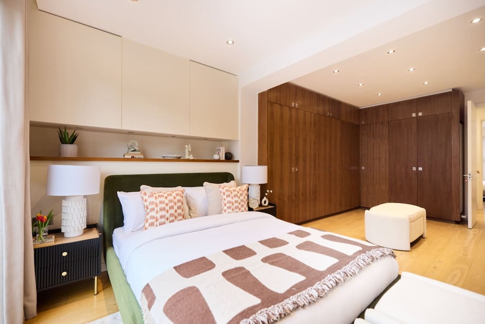 The Kensington Palace Hideout - Homely 5bdr House With Patio and Balcony