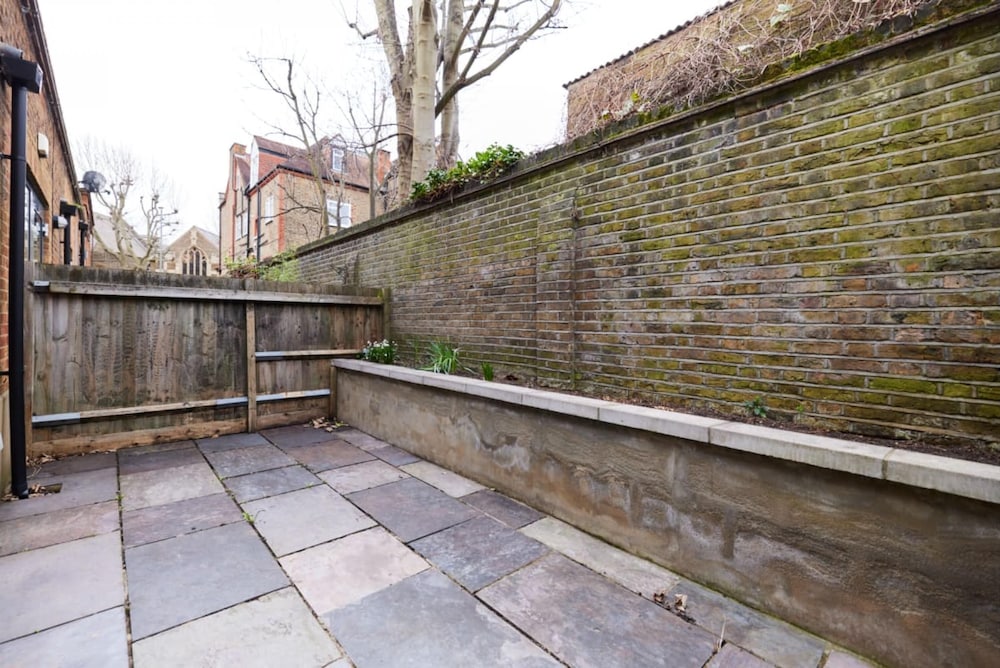 The Putney Escape - Trendy 2bdr Flat With Terrace Parking