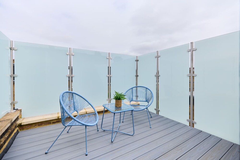 The Shepherd s Bush Wonder - Trendy 4bdr Home With Garden Terrace