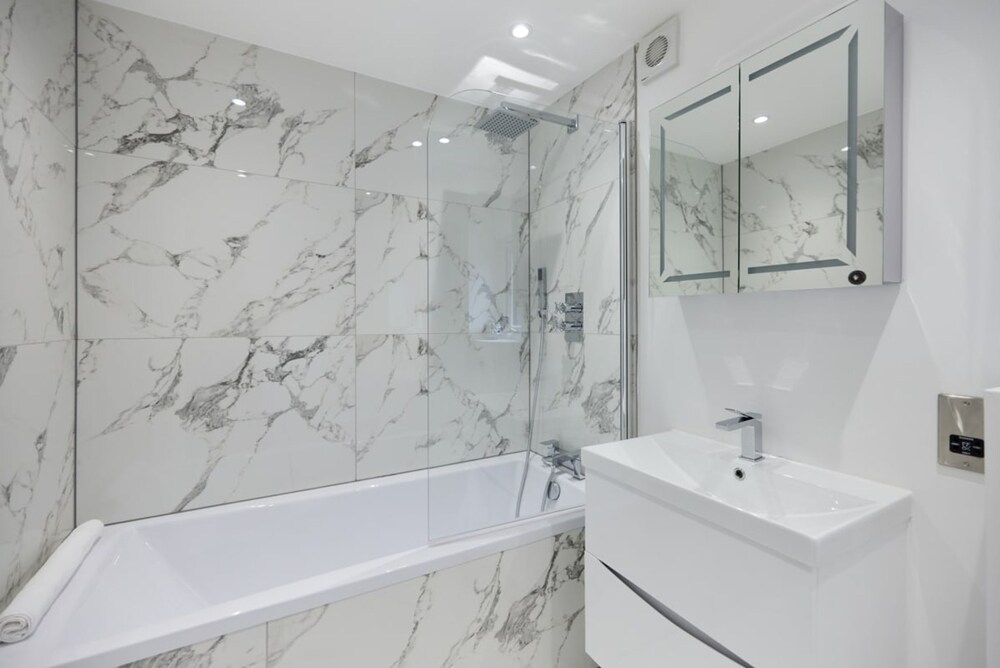 The Shepherd s Bush Wonder - Trendy 4bdr Home With Garden Terrace