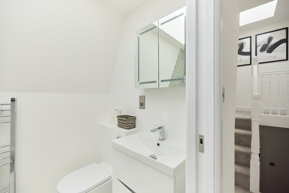 The Shepherd s Bush Wonder - Trendy 4bdr Home With Garden Terrace