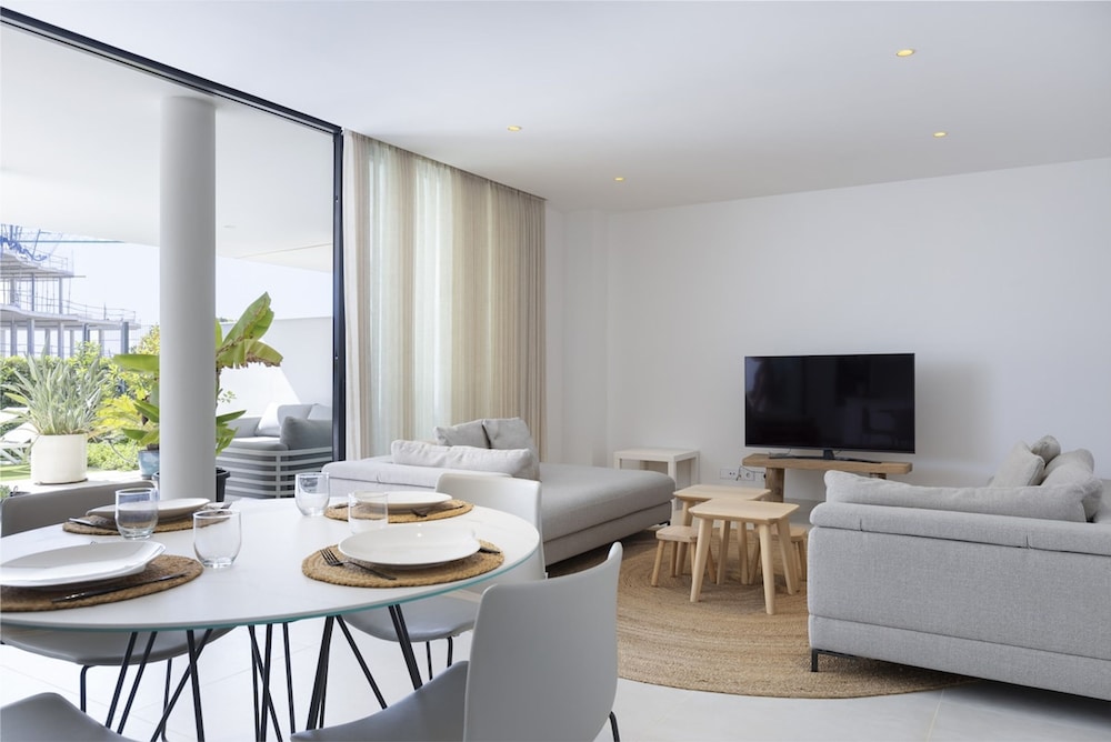 Exclusive Apartment With Garden in Higueron
