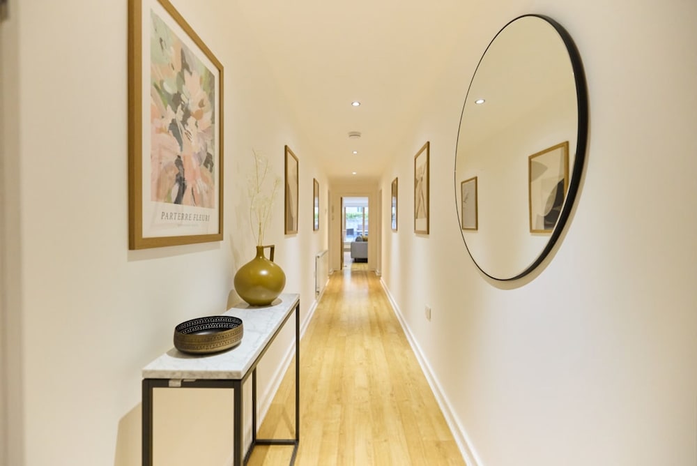 The Gwendolen Place - Contemporary 2bdr Flat w Terrace Balcony