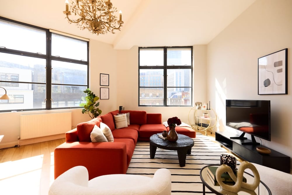 The Spitalfields Beauty - Bright 2bdr Flat