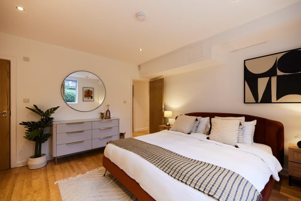 The Putney Escape - Trendy 2bdr Flat With Terrace Parking