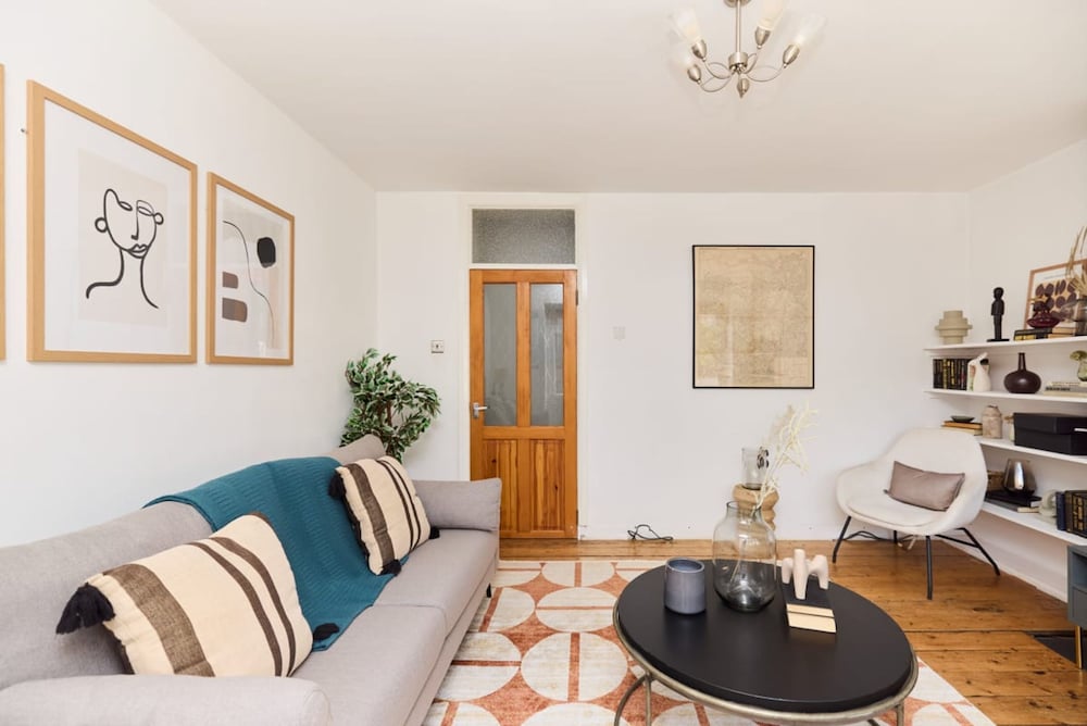 The Holloway Place - Modern 1bdr Flat With Balcony