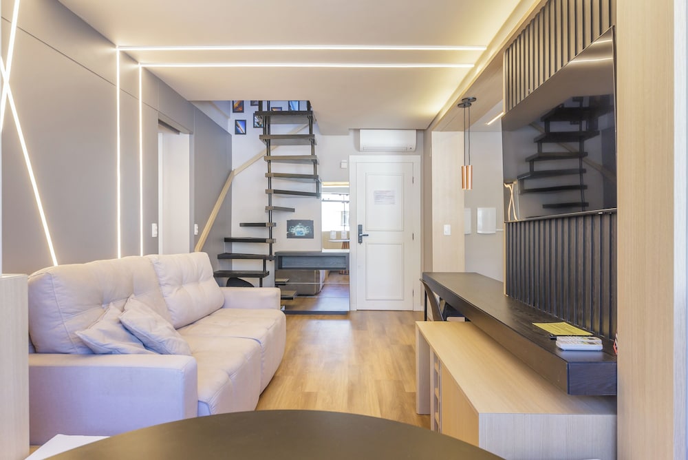 House w/ Gourmet Area, Just 10min From the sea OSH