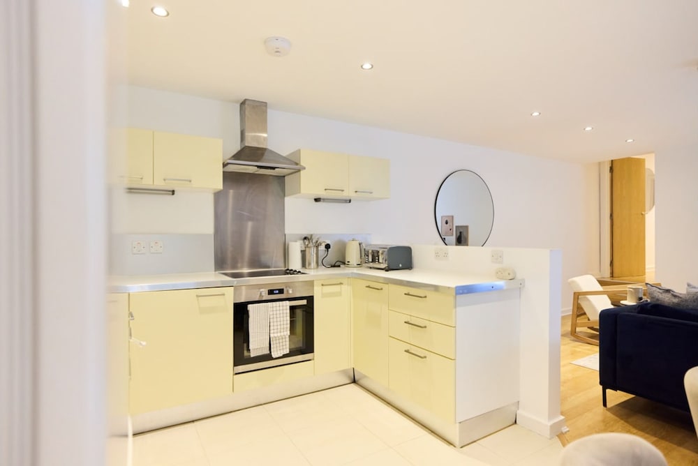 The Gwendolen Retreat - Inviting 2bdr Apartment With Balcony
