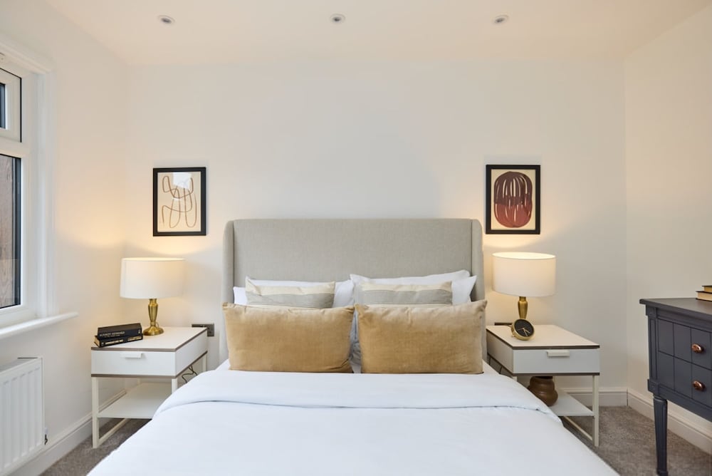 The Shepherd s Bush Wonder - Trendy 4bdr Home With Garden Terrace